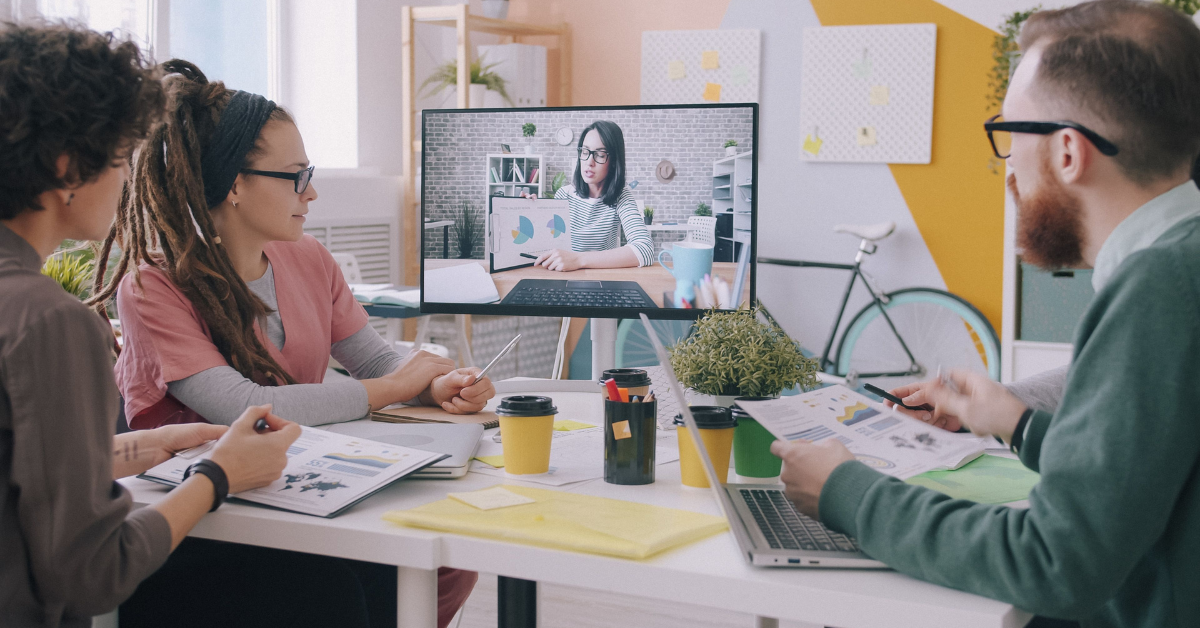 How to Keep Hybrid Teams Connected: 4 Ways to Build Belonging